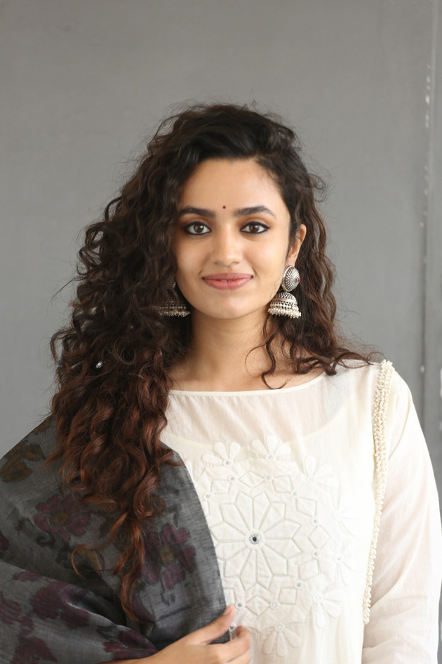 Malavika%20Nair%20Latest%20Pictures_26.j