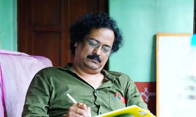 Tough Time For Shatamanam Bhavati Director!