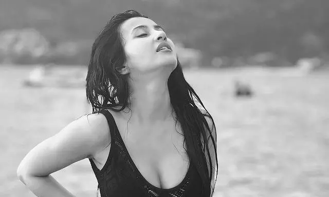 Astonishing Poses Of Bengali Beauty In Monokini!