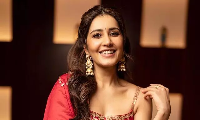 Raashi Khannas Sensational Ethnic Photoshoot