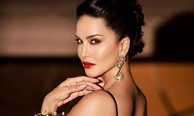 Sunny Leones Diwali Ode to Tradition and Modern Glamour