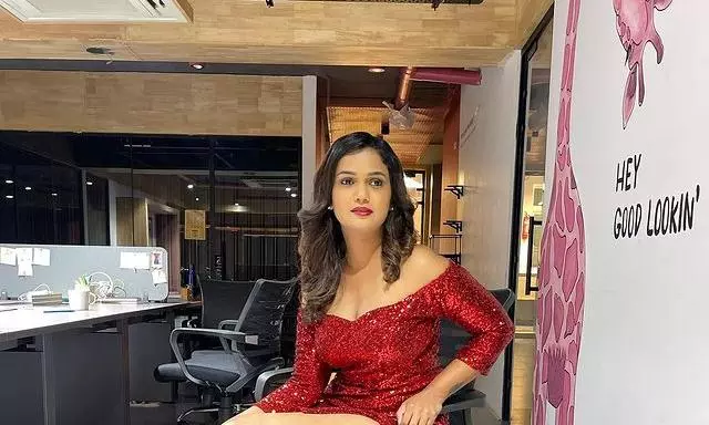 Ariyana Glori: Stunning in a Fiery Red-hot Dress