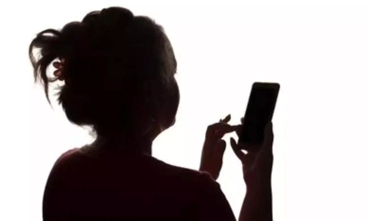 Woman Shocked Seeing 13000 Intimate Pics In Partners Phone!