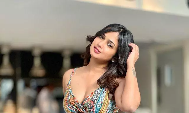 Aryana Glori Rocks the Internet with Vibrant Mini Dress