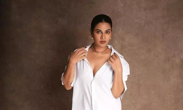 Inaya Sulthans Striking Instagram Photoshoot