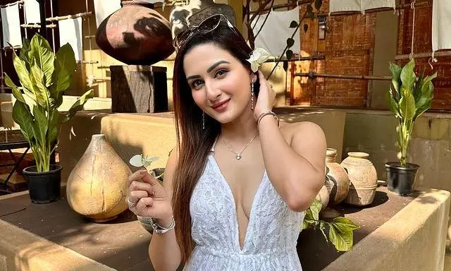 Zaaras Striking Pose in 2024 Are Unmissable