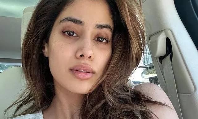 Janhvi Kapoors Glamorous Moments
