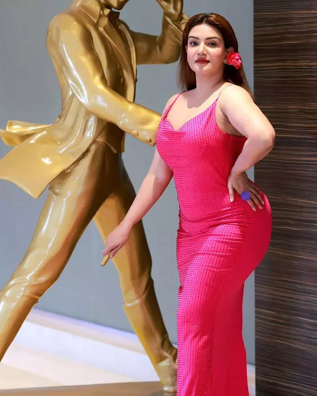 Honey Rose Dazzles in Pretty Pink Dress | Honey Rose Dazzles in Pretty Pink  Dress