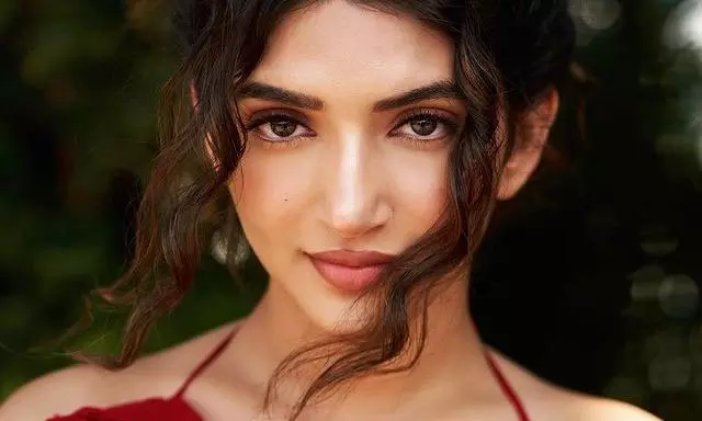 Sizzling in Scarlet: Sreeleelas Portrait Power Play