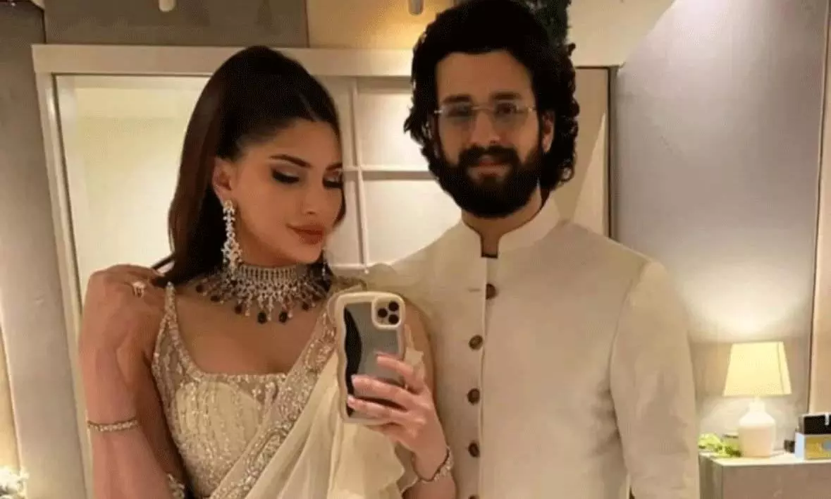Akhil Akkinenis Stunning Mirror Selfie with Fiancee Zainab Ravdjee Captivates Fans!