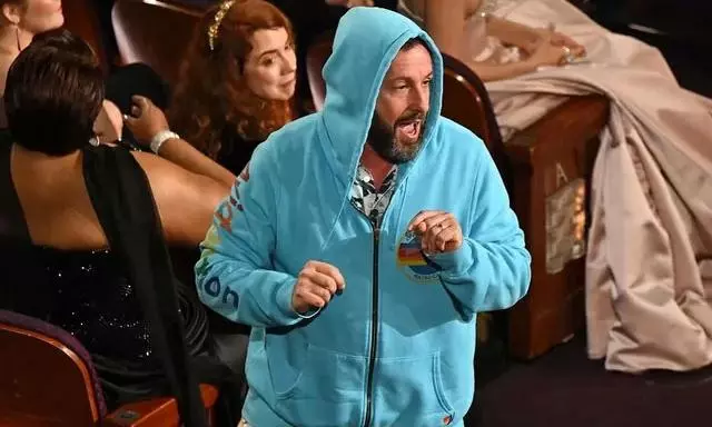 Adam Sandler Steals the Show with Casual Entrance and Hilarious Moments at 97th Oscars