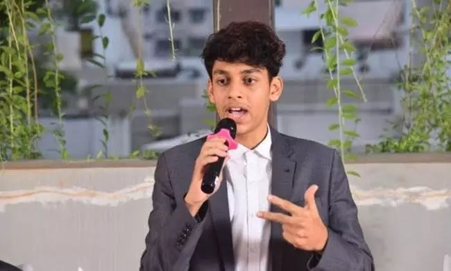 19-Year-Old Mahmood Akram Masters 46 Languages, Sets Global Records