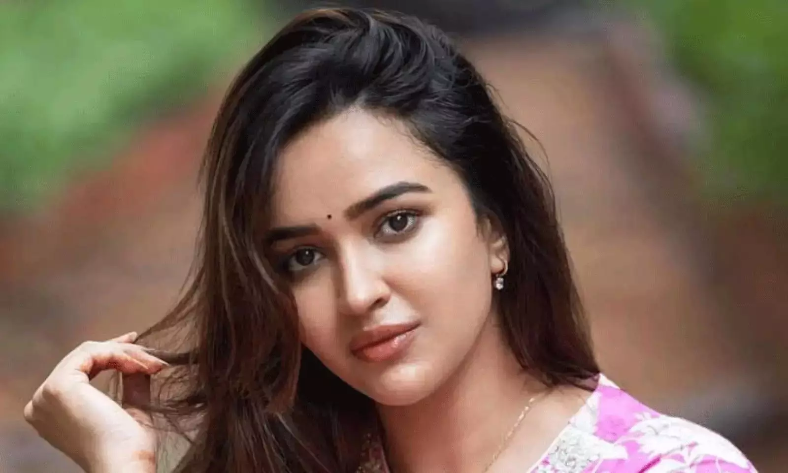 Pujita Ponnada Warns Fans in Telegram Scam