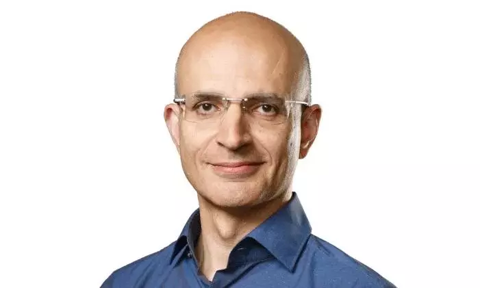 Sabih Khan Takes Over as Apple COO in Strategic Power Shift