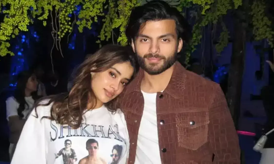 Janhvi Flaunts BF Name Again, From Neck To Tee This Time!