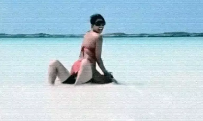 Peak Intimacy: Priyanka Chopra and Nick At The Beach