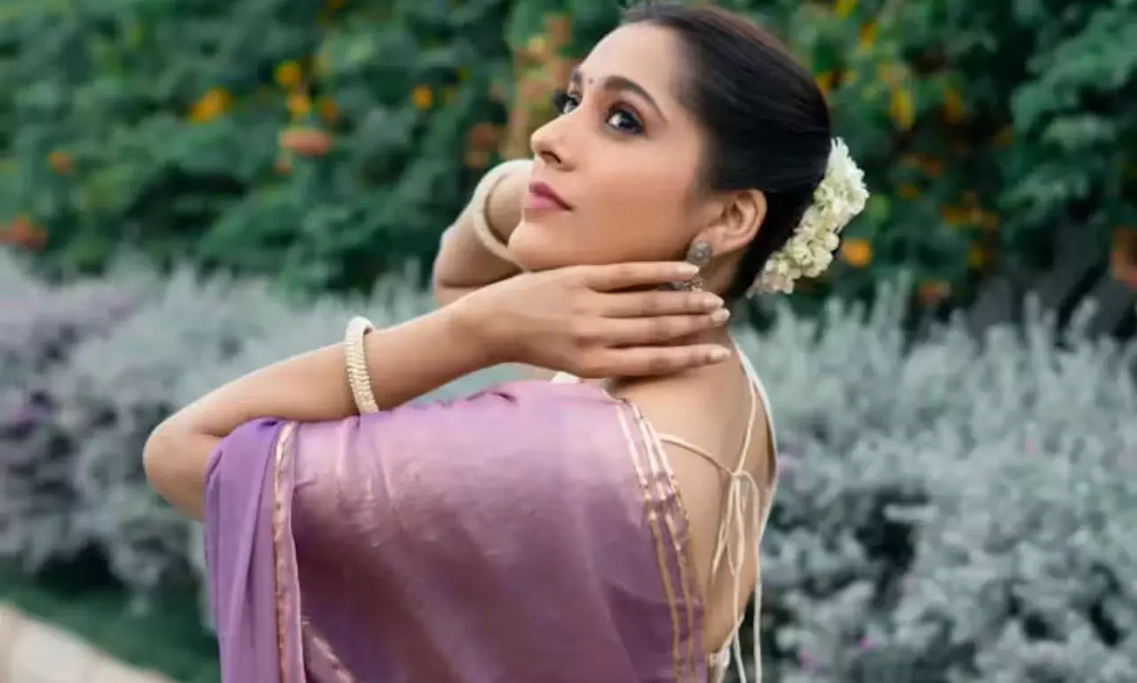 Rashmi Gautam Breaks Down, Goes Offline Month!