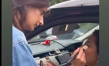 Raashi Amazes Everyone With Roadside Makeup Magic