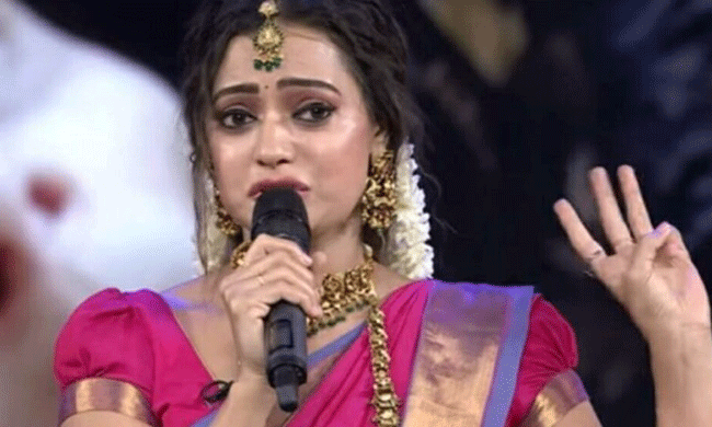 Anchor Sowmya Breaks Down Sharing Painful Family Struggles