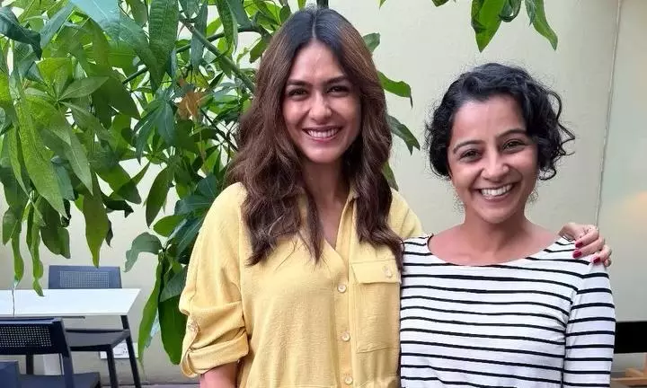 Mrunal Thakur Shows Love for Special Person