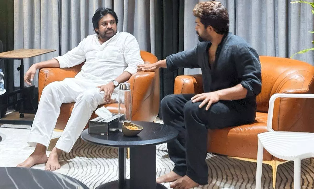 Viral Photo of Allu Arjun and Pawan Kalyan Silences Rumours
