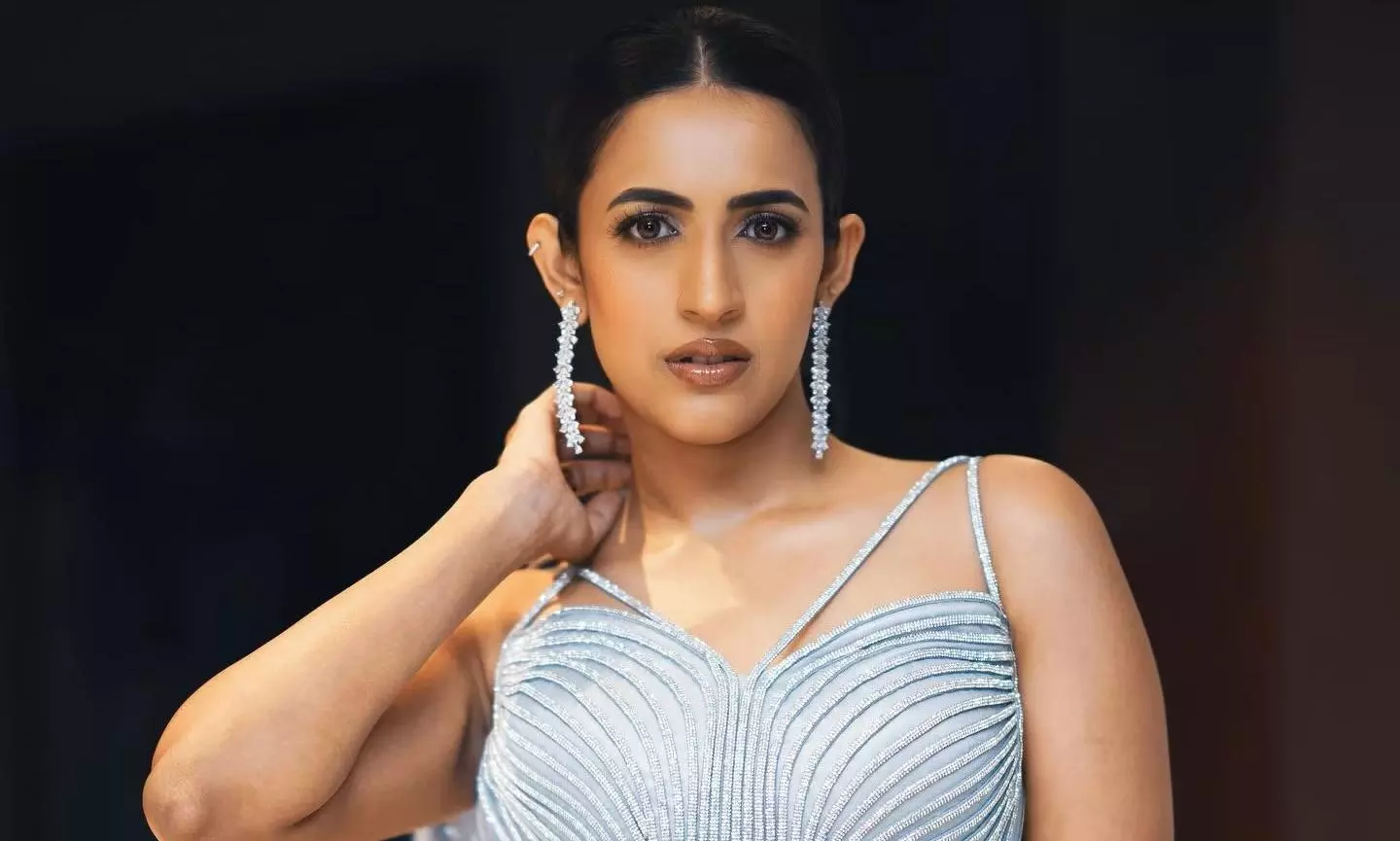 Niharika Konidela says sorry to her mother