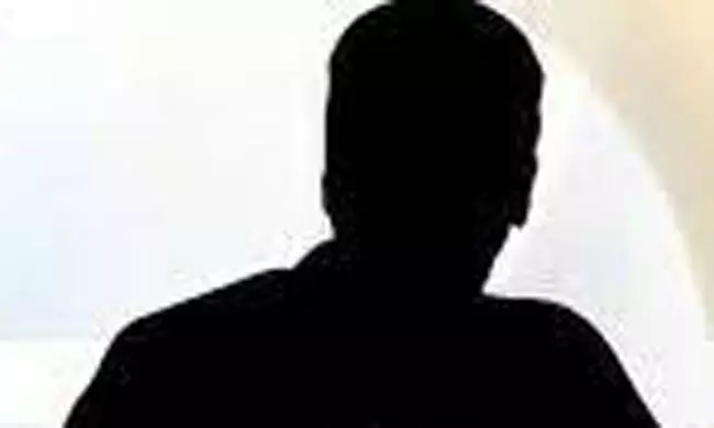 Hero challenges to quit films if people take out phones