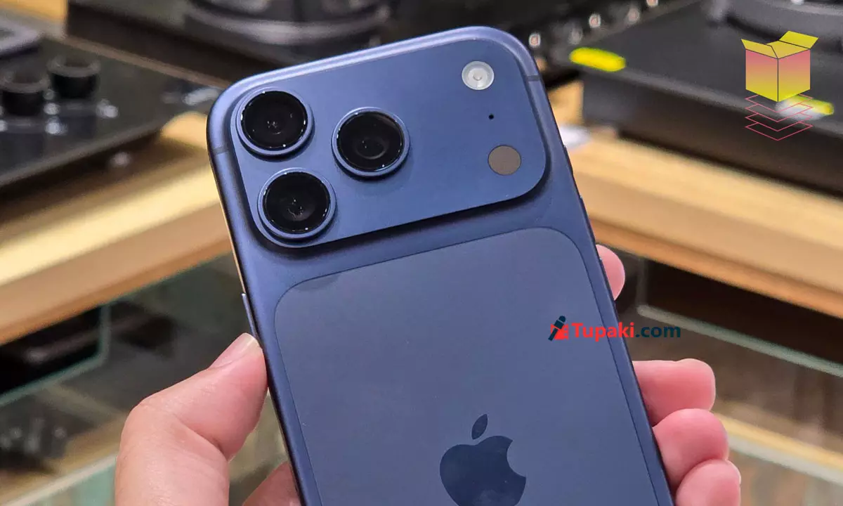 iPhone 17 Is Here: India Shakes With Mad Crowds!