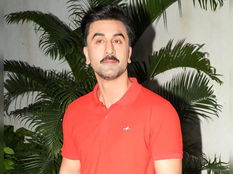 Ranbir Kapoor Requests Paparazzi Stay Out Of Complex