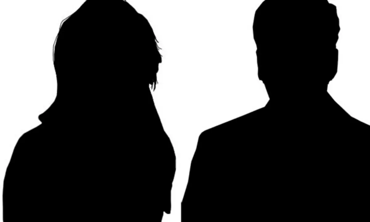 Star couple file 4 Cr case on YouTuber?