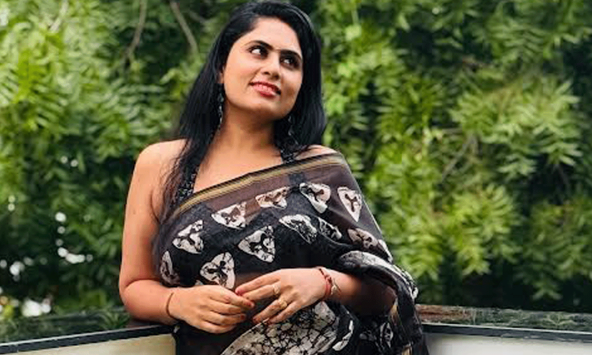 Dil Raju’s Wife Tejaswini Vygha’s Black Saree Photos Viral