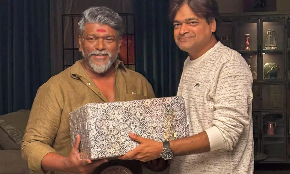 Harish Shankar Gets Grand Surprise Gift On Ustaad Wrap Day!