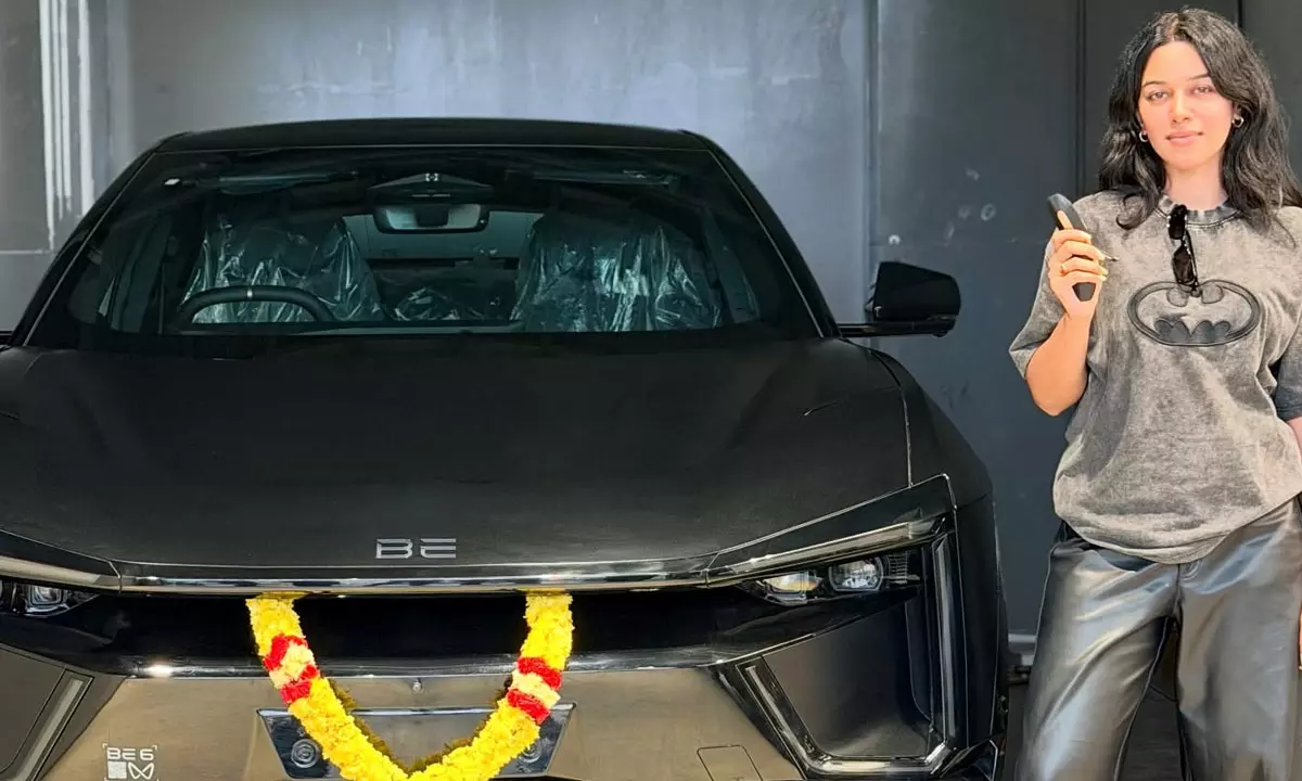 Mirnalini Ravi Splashes Cash On Brand New Luxury Car