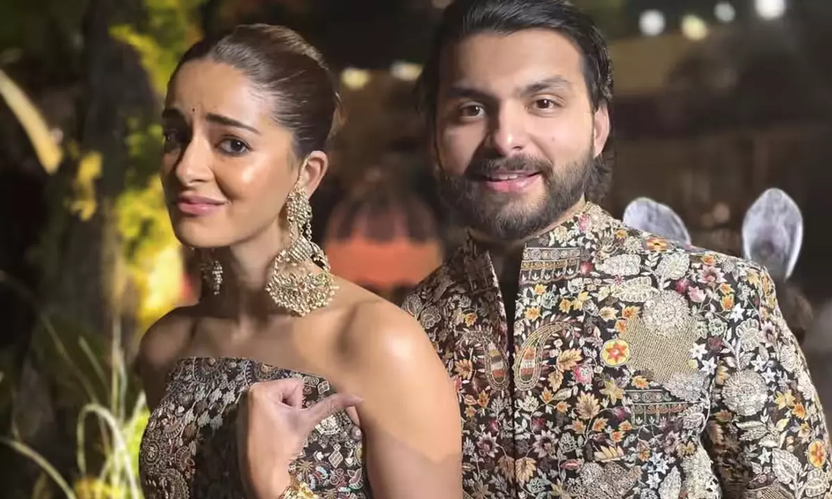 Janhvi Teases Ananya Panday Over Twinning With her BF Shikhar!