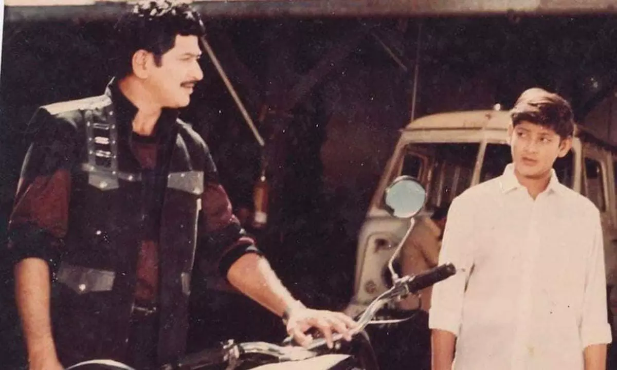 Pic Talk: Mahesh Babu’s Emotional Tribute To Krishna!