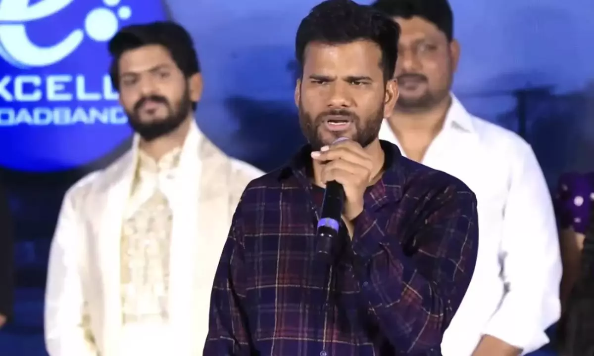 New Challenge: Director Will Walk In Underwear If Film Flops?