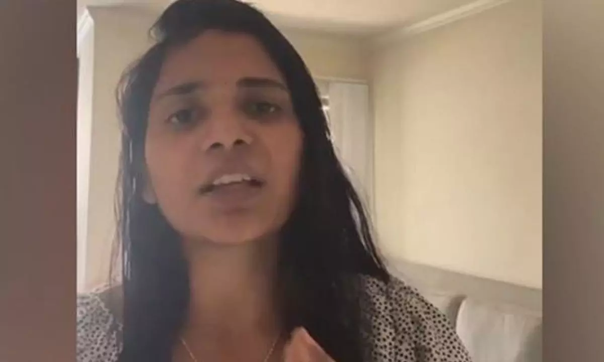 Shocking Video: Telugu Girls Honeytrapping NRI Men!