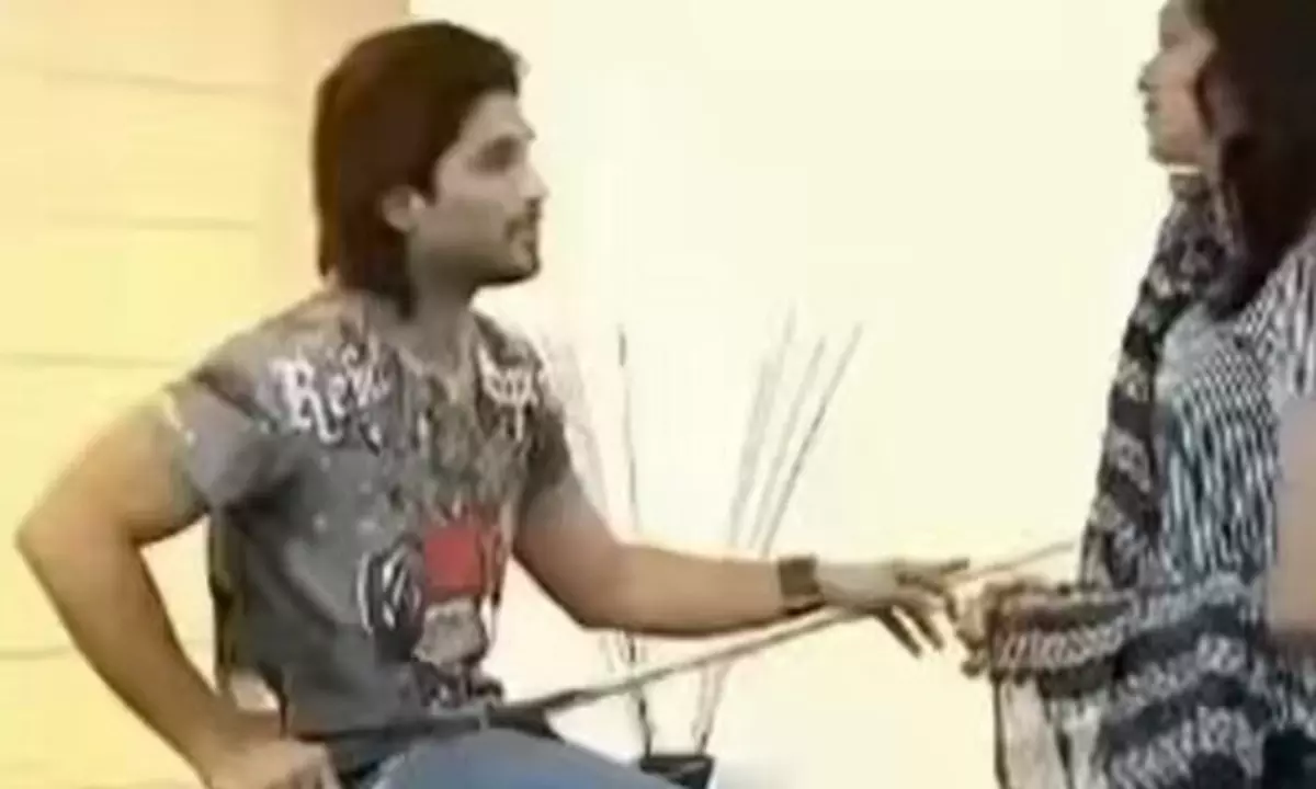 Viral Video: Allu Arjun Wore ‘Rebel Spirit’ Before!