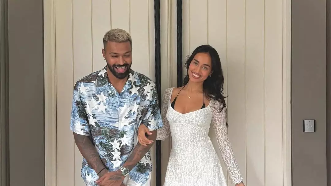 Hardik Pandya Angry After Paparazzi Cross Limits With His Girlfriend
