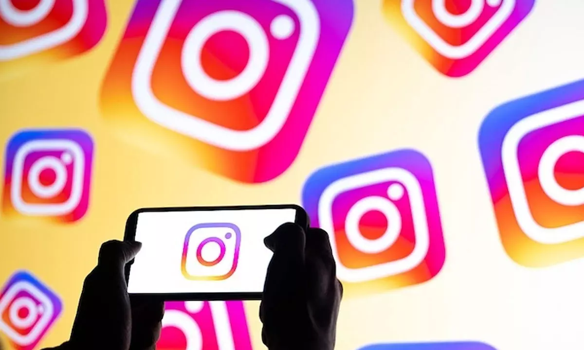 Celebrities at constant risk in the SM era?