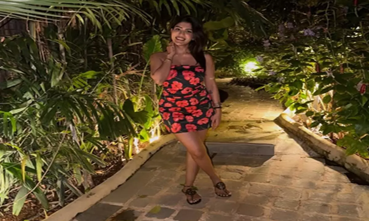 Telugu Girl Supritha Naidu’s Flowery Christmas Eve Lights Up