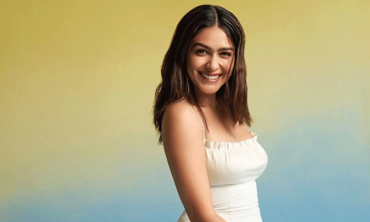 Mrunal Thakur Praises Telugu Cinema, Unlike Other Mumbai Girls