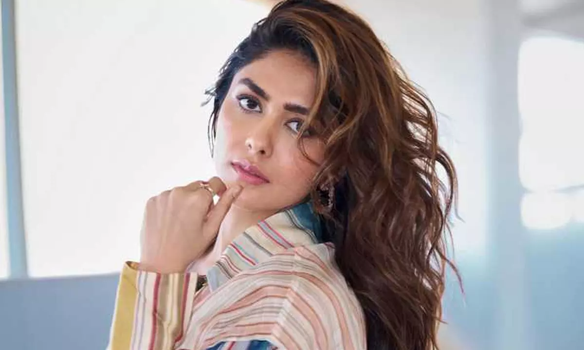 Mrunal Thakur Explains Why Her BF Brokeup!