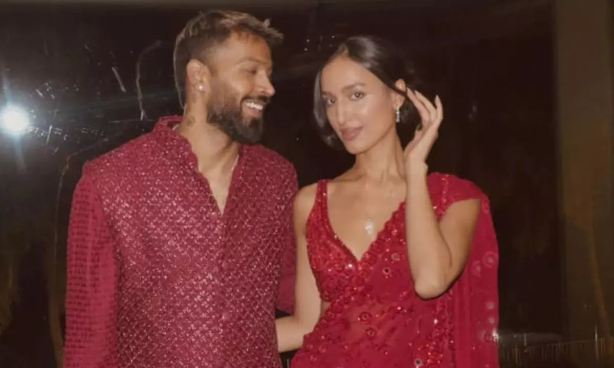 Too Much Love For Girlfriend? Netizens mock Hardik Pandya!