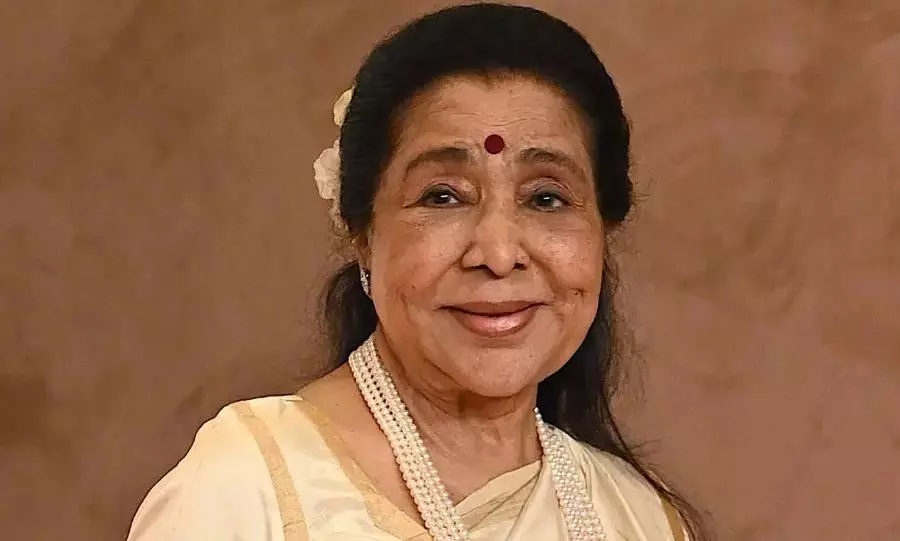 92 Years Legendary Singer Asha Bhosle Admitted to Hospital