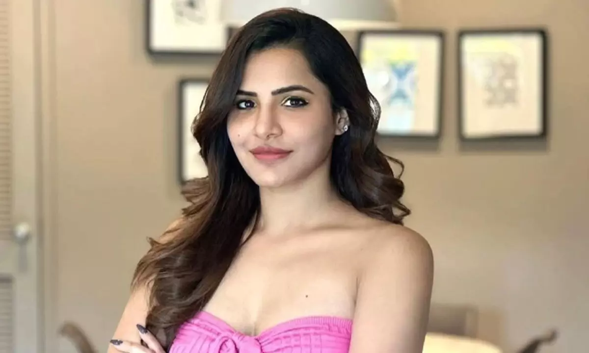 “Let’s Talk with Praveena and Venu Swamy”: Ashu Reddy Audio Clip Goes Viral