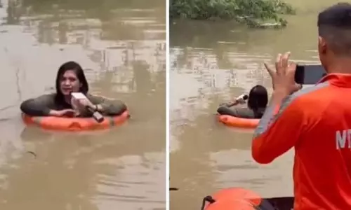 Journalists UnderWater Reporting Becomes Talk Of The Town!
