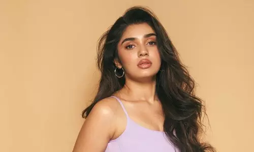 క్రేజు పెరగడంతో గ్లామర్ డోస్ పెంచిన కృతి