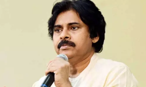 ప్రజారాజ్యం విలీనం టైం లో పవన్  మైనరా..?
