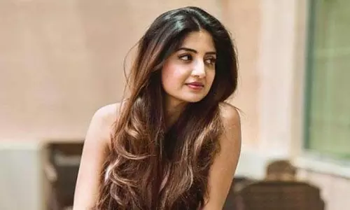 నా జీవితాన్ని ఓ వ్యక్తి చుట్టూ తిప్పుతున్నారు.. పూనమ్..!